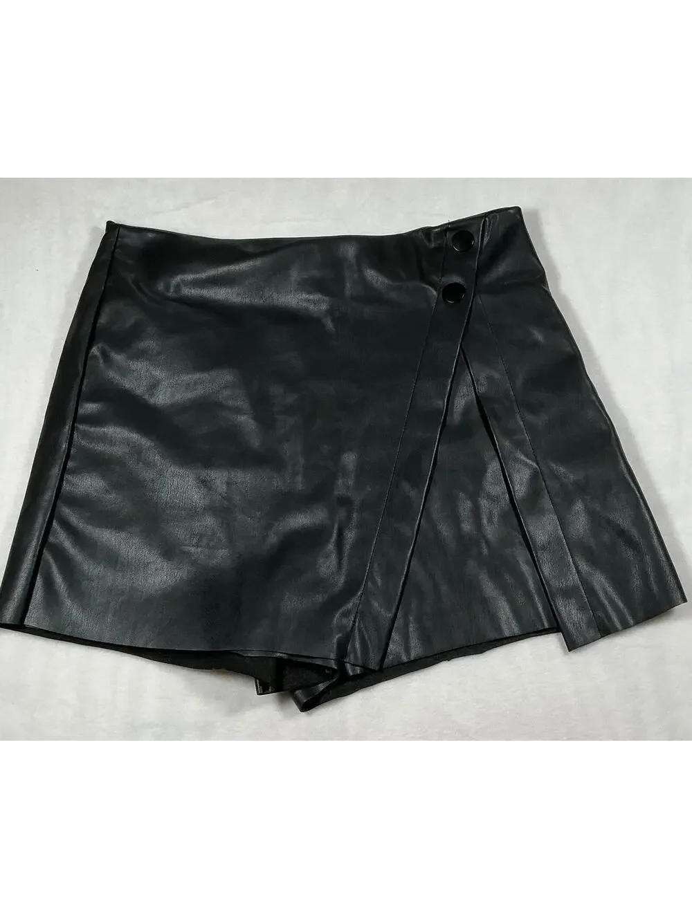 Love Tree Black Faux Leather Wrap Skort Shorts Size L - Picture 1 of 6